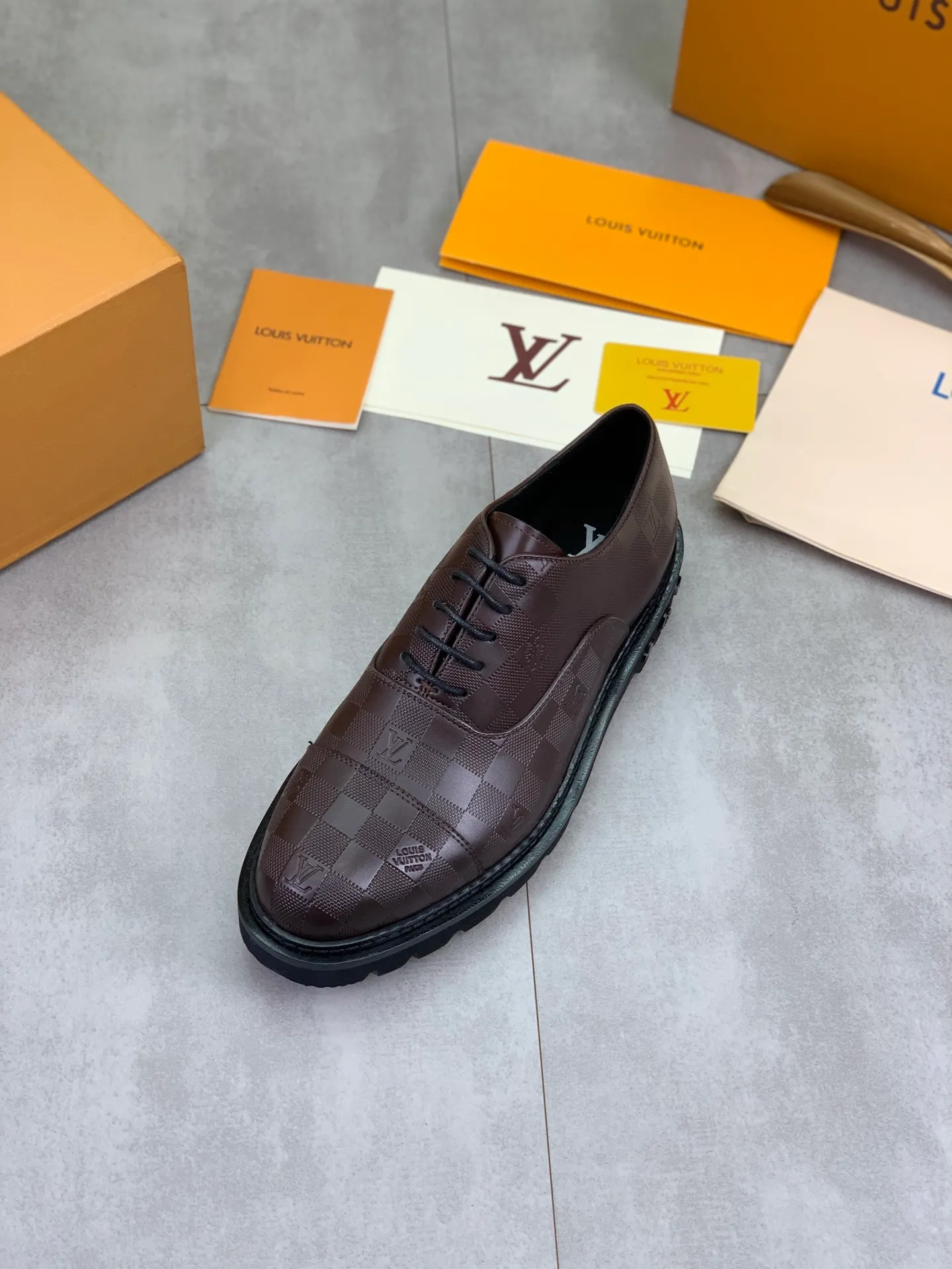 Factory price P820 💎💎💎Top version LOUIS VUITTON [Louis Vuitton] - LV men's business casual leather shoes, luxurious and noble 👞All imported original cowhide, just to create a more comfortable wearing experience, upper: original high-end calfskin➕Imported soft cowhide lining, original lightweight foam outsole✔️Color: 3️⃣colors available Size: 39-44 (38.45 46 can be customized (non-returnable)